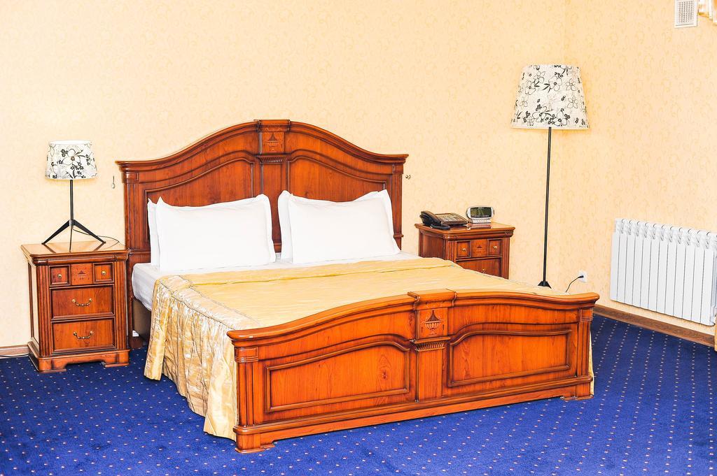 Dostyk Hotel Shymkent Exterior photo