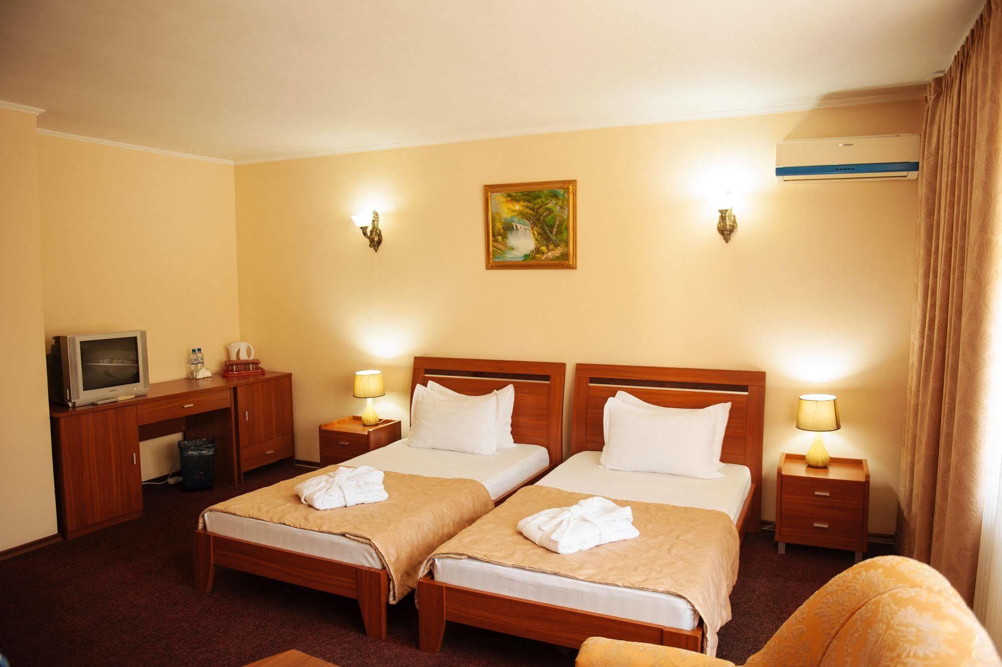 Dostyk Hotel Shymkent Exterior photo